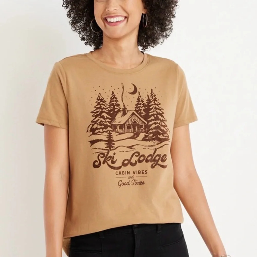Maurices Tan & Brown Ski Lodge Velvet Graphic Short Sleeve Tee Large Women’s